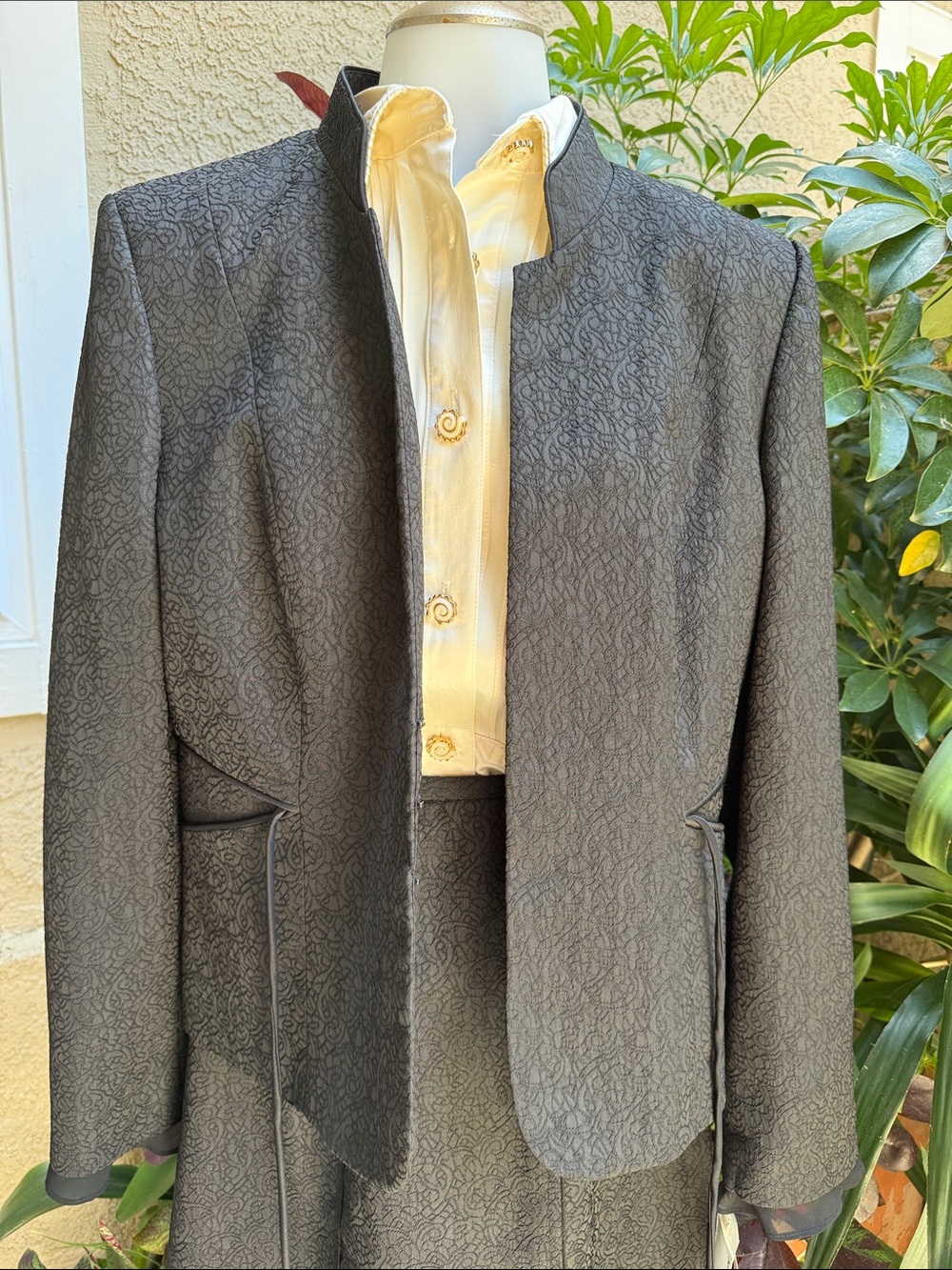 New Vintage Amanda Smith Black Textured Belted Blazer